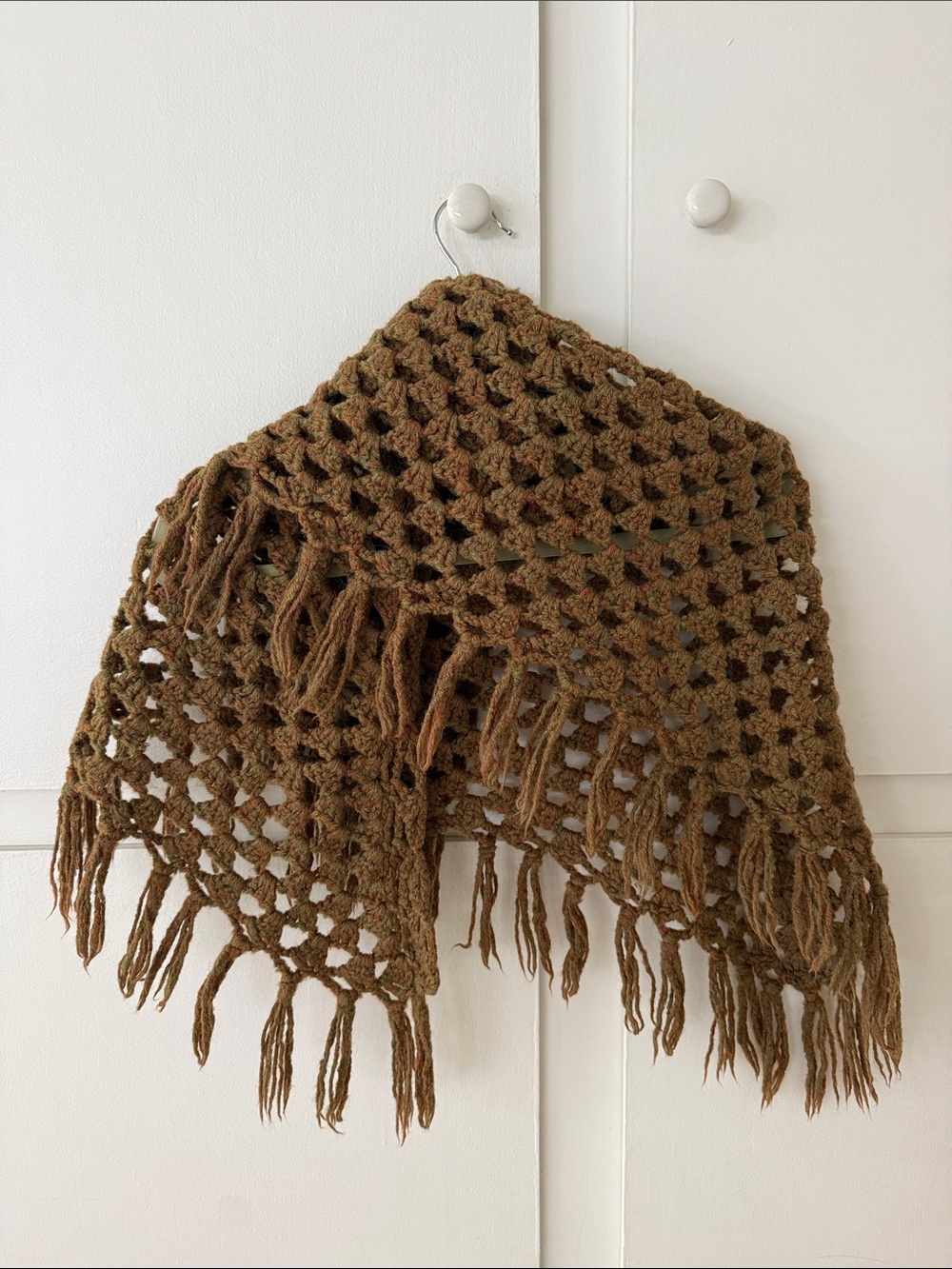 Vintage 70s Boho Crochet Wool Shawl Olive Green Handmade Grannycore
Wrap